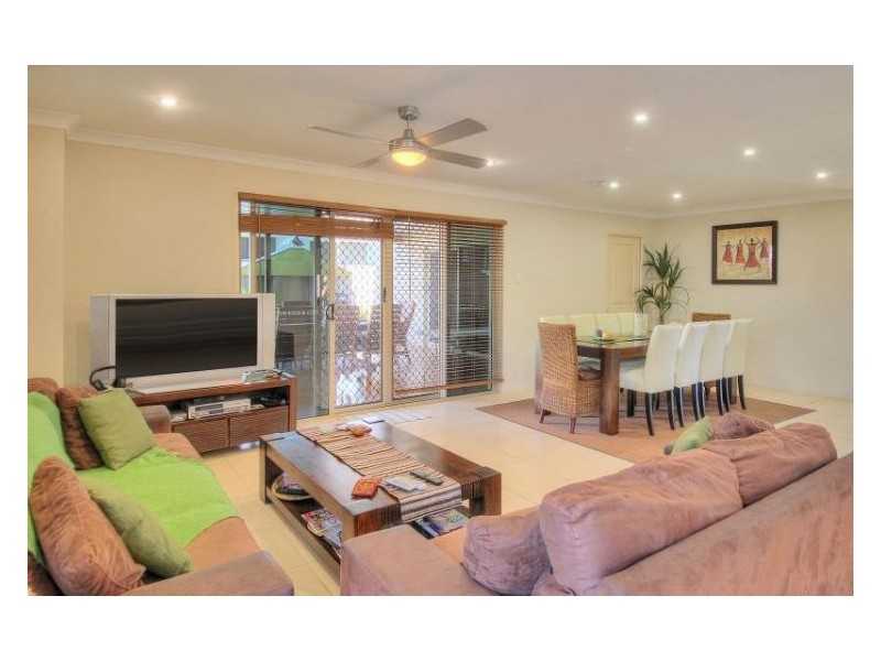 12 Denver Grove, Regents Park QLD 4118