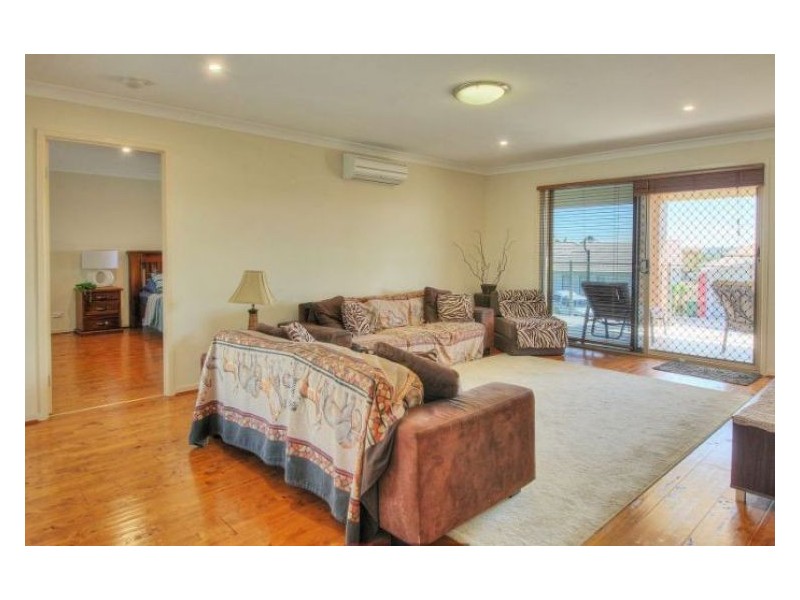 12 Denver Grove, Regents Park QLD 4118