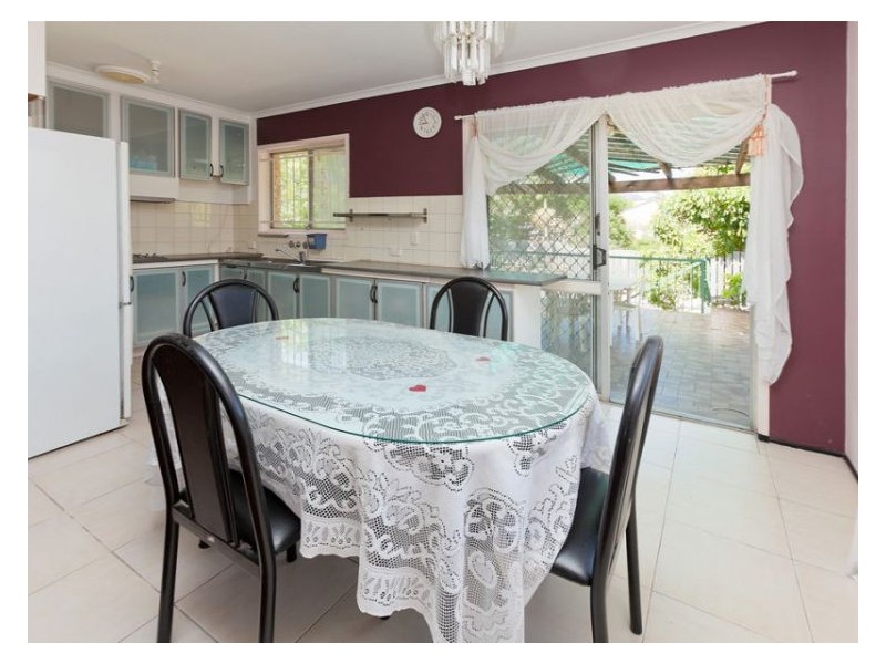 9 Kidd St, Robertson QLD 4109