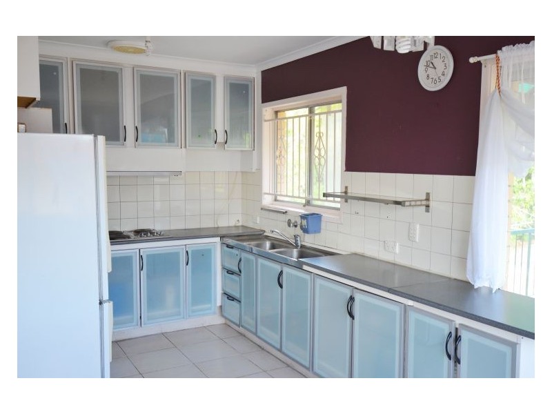 9 Kidd St, Robertson QLD 4109