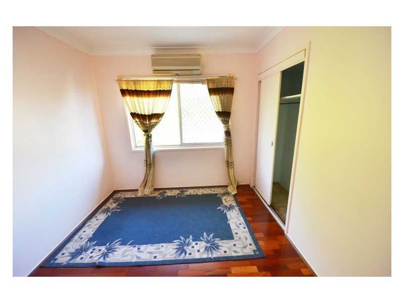 9 Kidd St, Robertson QLD 4109