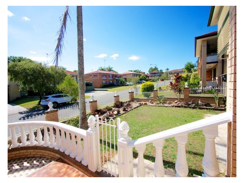 3 Carnoustie St, Macgregor QLD 4109