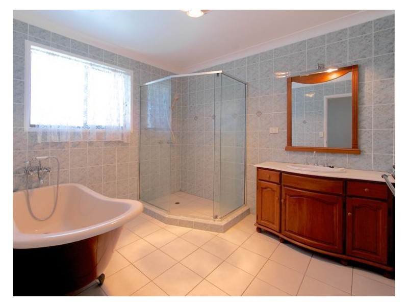 3 Carnoustie St, Macgregor QLD 4109