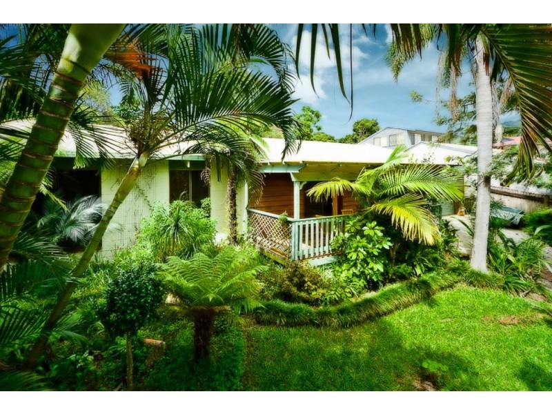 10 Merinda Avenue, Sapphire Beach NSW 2450
