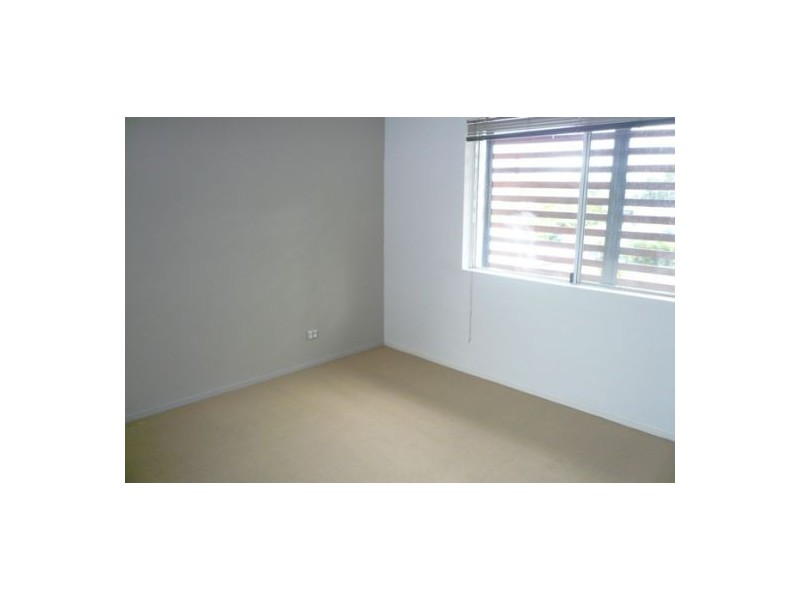 2/44 York Street, Indooroopilly QLD 4068