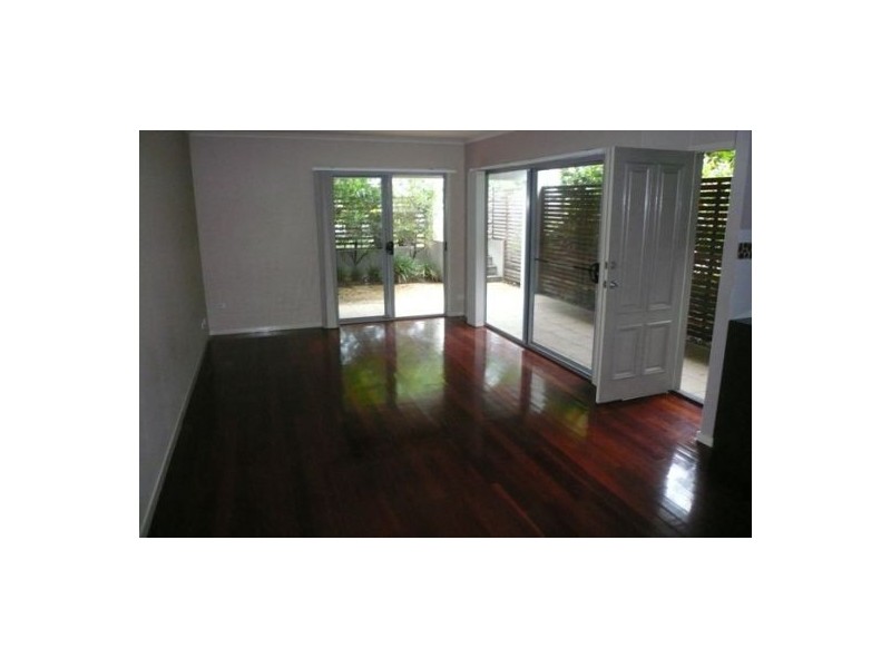 2/80 Clarence Road, Indooroopilly QLD 4068