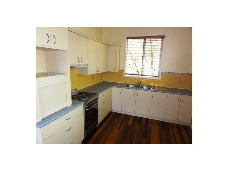 29 Russell Avenue, Norman Park QLD 4170
