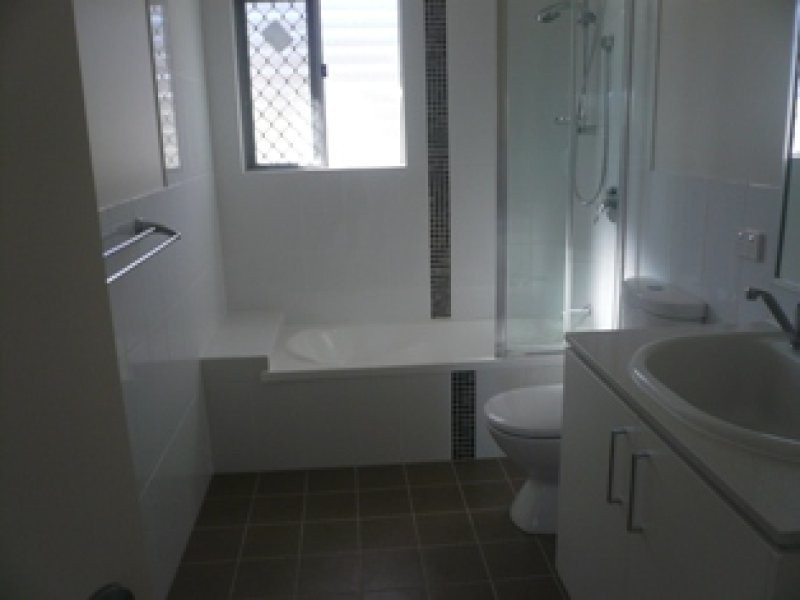 2/60 London, Nundah QLD 4012