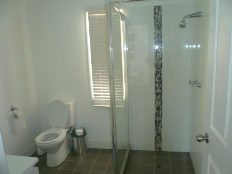 1 27 Cameron, Fairfield QLD 4103