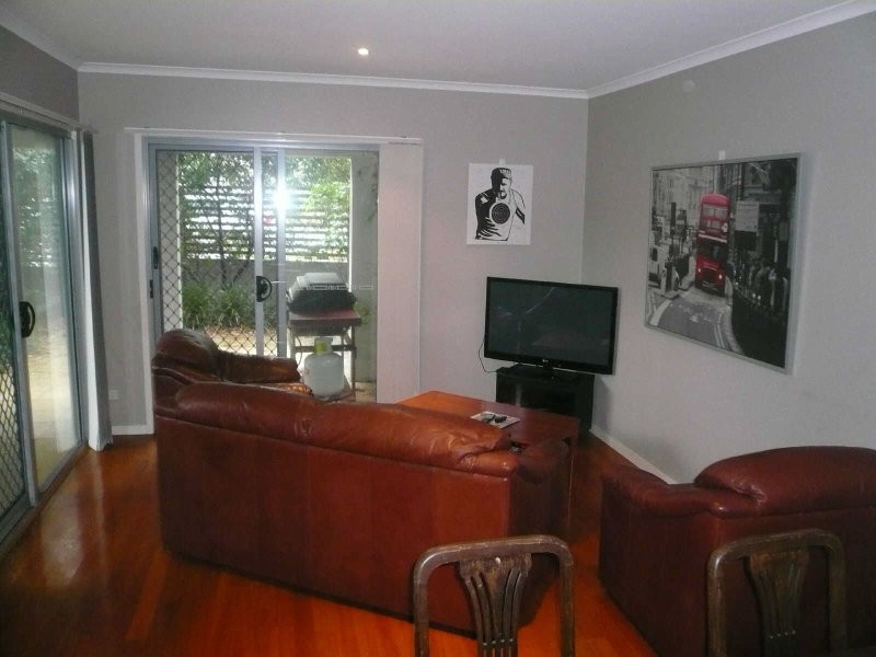 1/82 Clarence Road, Indooroopilly QLD 4068