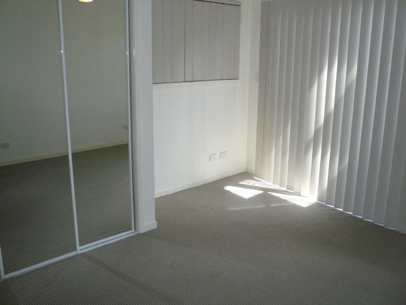 1/82 Clarence Road, Indooroopilly QLD 4068