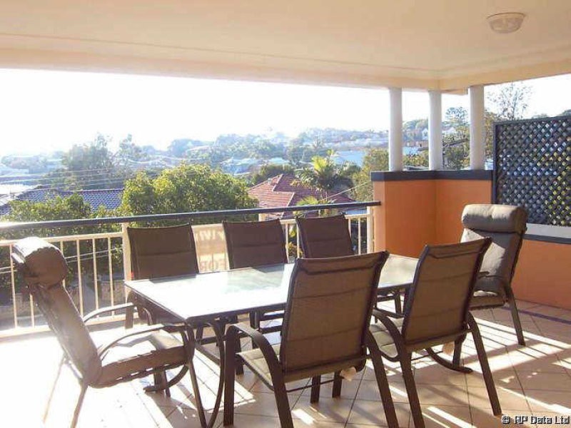 2/18 Dorinda Street, Greenslopes QLD 4120