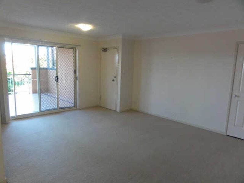 2/18 Dorinda Street, Greenslopes QLD 4120