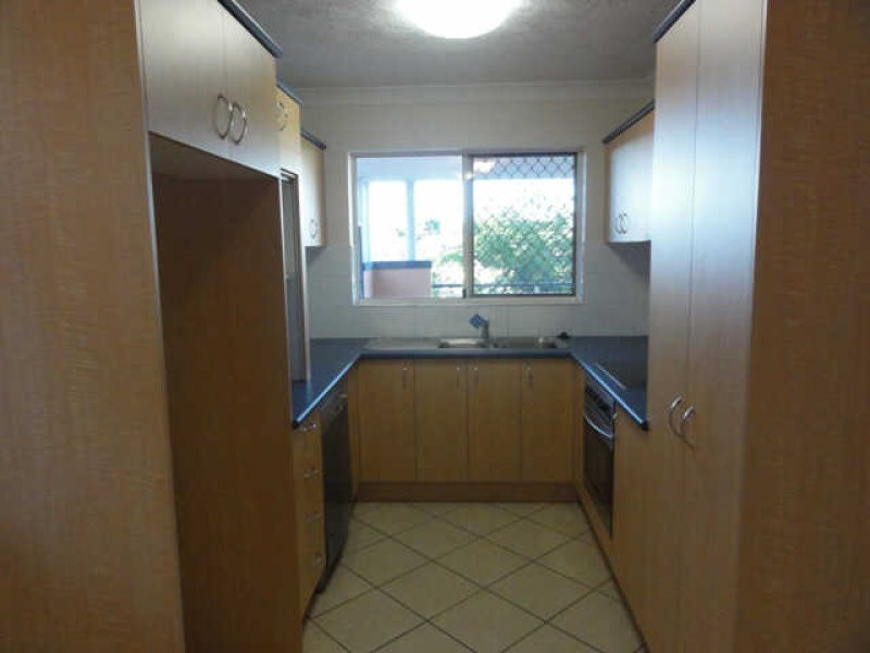 2/18 Dorinda Street, Greenslopes QLD 4120