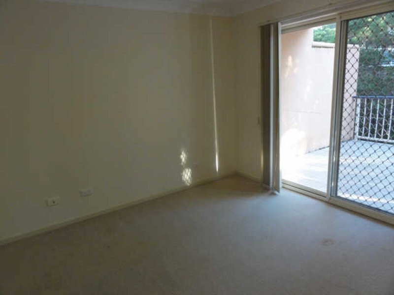 2/18 Dorinda Street, Greenslopes QLD 4120