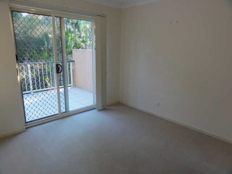 2/18 Dorinda Street, Greenslopes QLD 4120