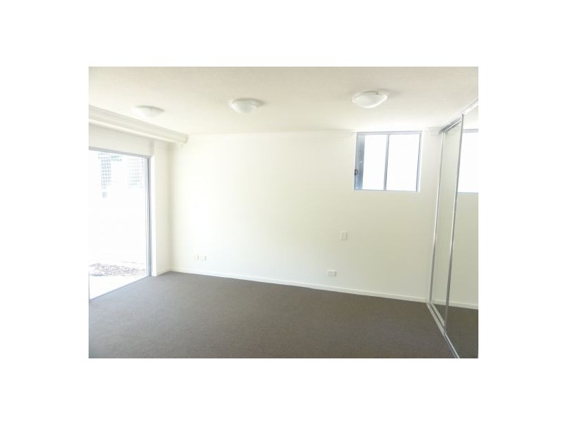 33/108 Nicholson Street, Greenslopes QLD 4120