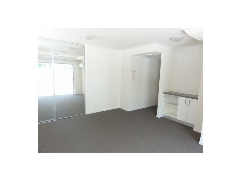 33/108 Nicholson Street, Greenslopes QLD 4120