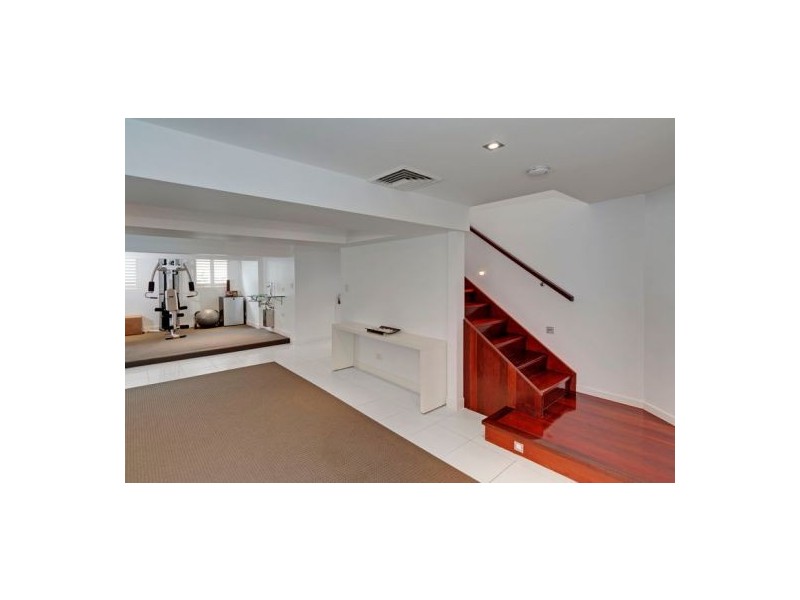 36 Granville St, West End QLD 4101