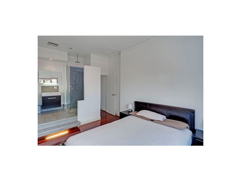 36 Granville St, West End QLD 4101