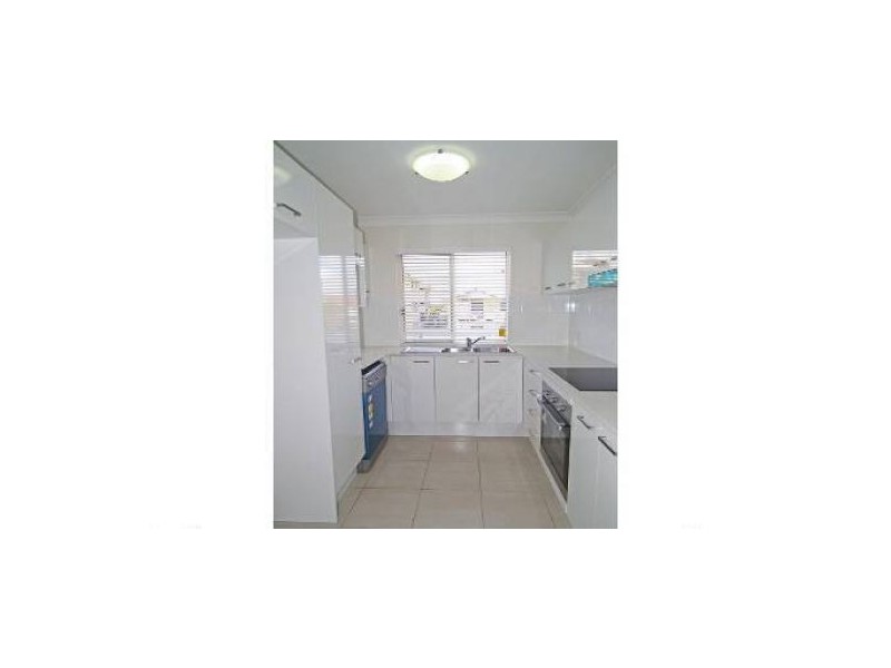2/18 Zenith Avenue, Chermside QLD 4032