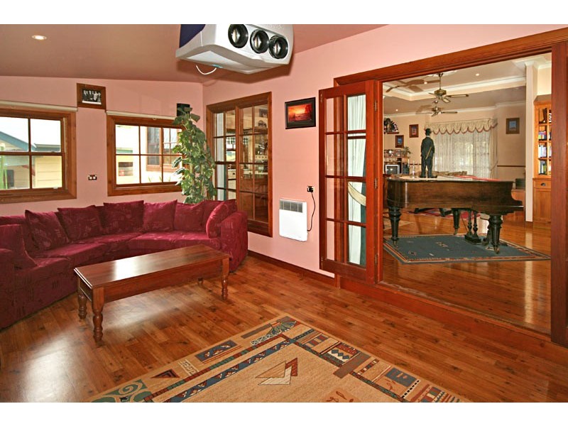 13 Mannings Road, Lisarow NSW 2250