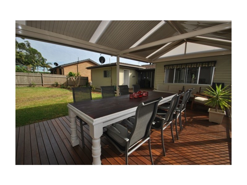 18 Holcombe Ave, Narara NSW 2250