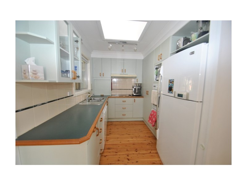 18 Holcombe Ave, Narara NSW 2250