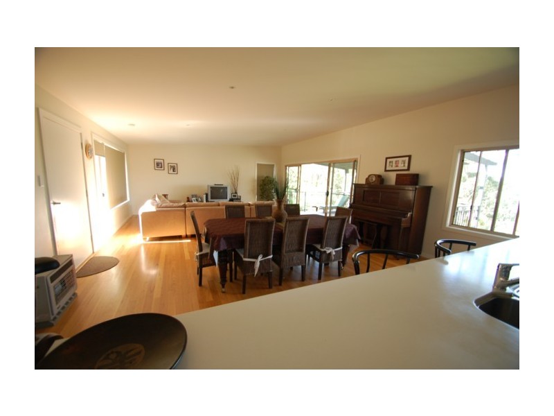 4F Gregory St, Wyoming NSW 2250
