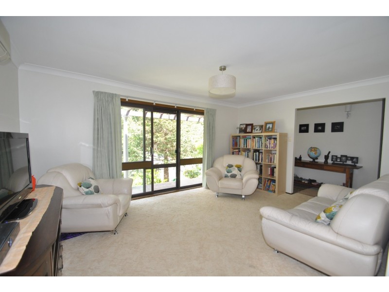 11 Pangari Close, Wyoming NSW 2250