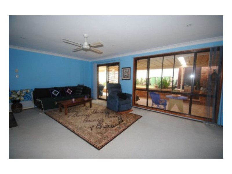 149 Cresthaven, Bateau Bay NSW 2261