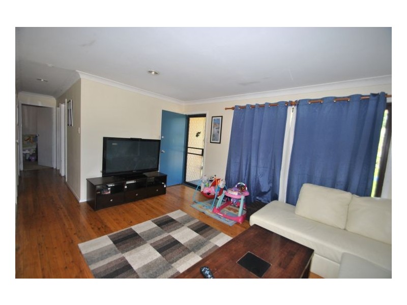 6 Railway Cres, Lisarow NSW 2250