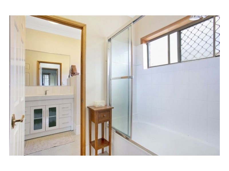 Seventeen Mile Rocks QLD 4073