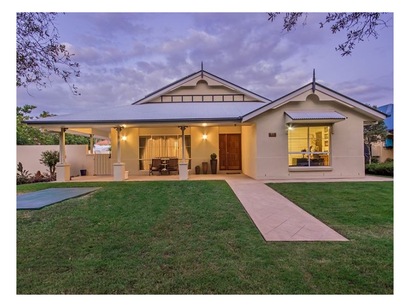 11 Brookeside Cr, Seventeen Mile Rocks QLD 4073