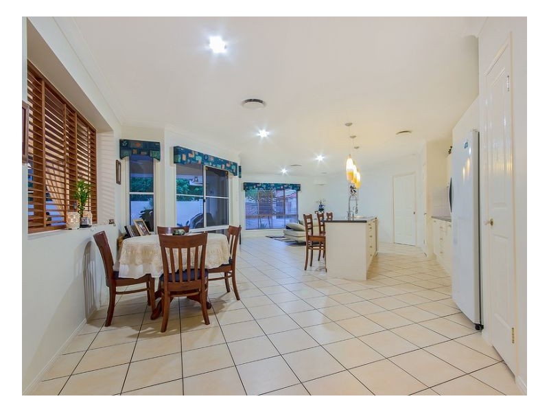 11 Brookeside Cr, Seventeen Mile Rocks QLD 4073