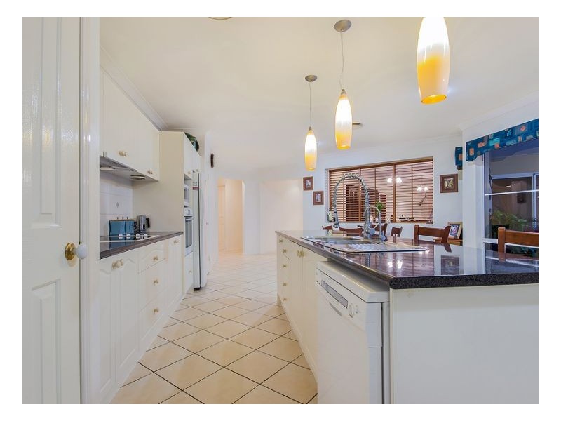 11 Brookeside Cr, Seventeen Mile Rocks QLD 4073