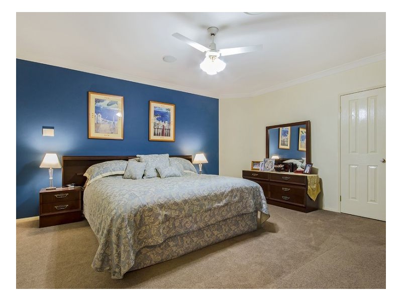 11 Brookeside Cr, Seventeen Mile Rocks QLD 4073