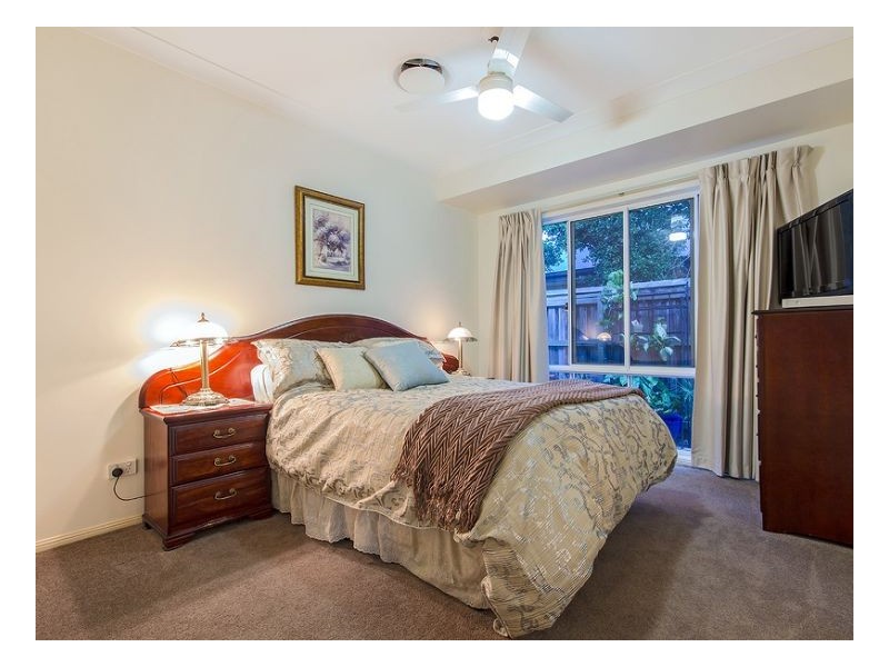 11 Brookeside Cr, Seventeen Mile Rocks QLD 4073