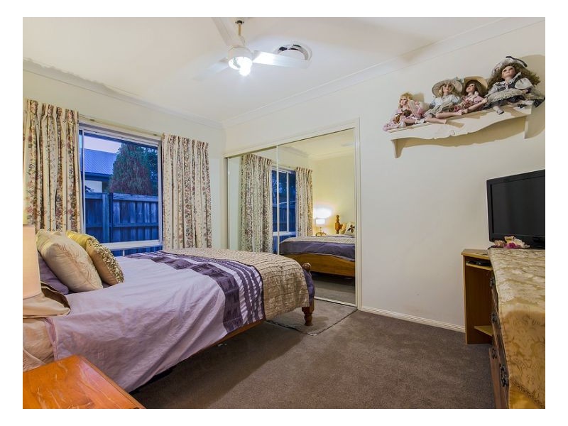 11 Brookeside Cr, Seventeen Mile Rocks QLD 4073