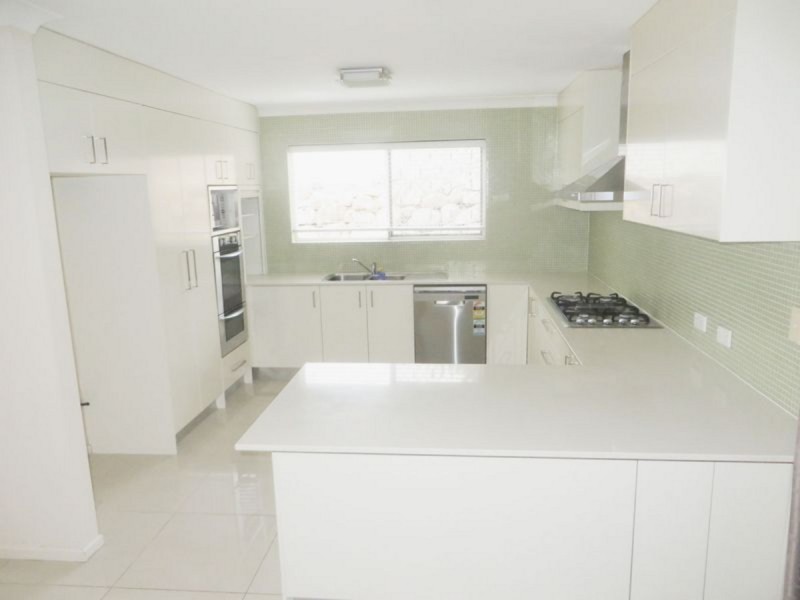 6 Cherry Close, Sinnamon Park QLD 4073