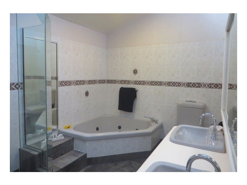 1 Roper Close, Westlake QLD 4074