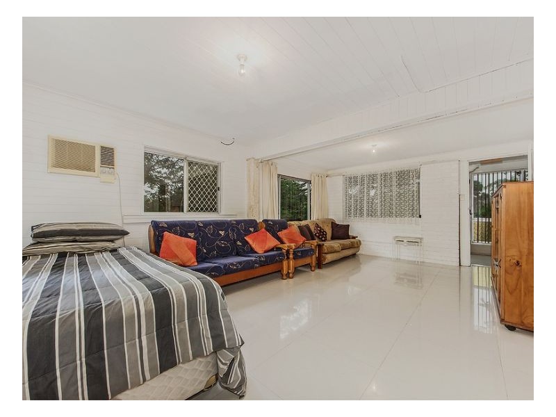 Seventeen Mile Rocks QLD 4073