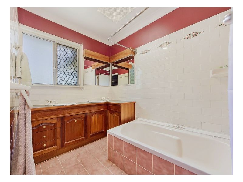 Jindalee QLD 4074