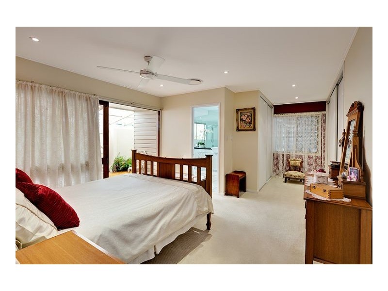 Mount Ommaney QLD 4074