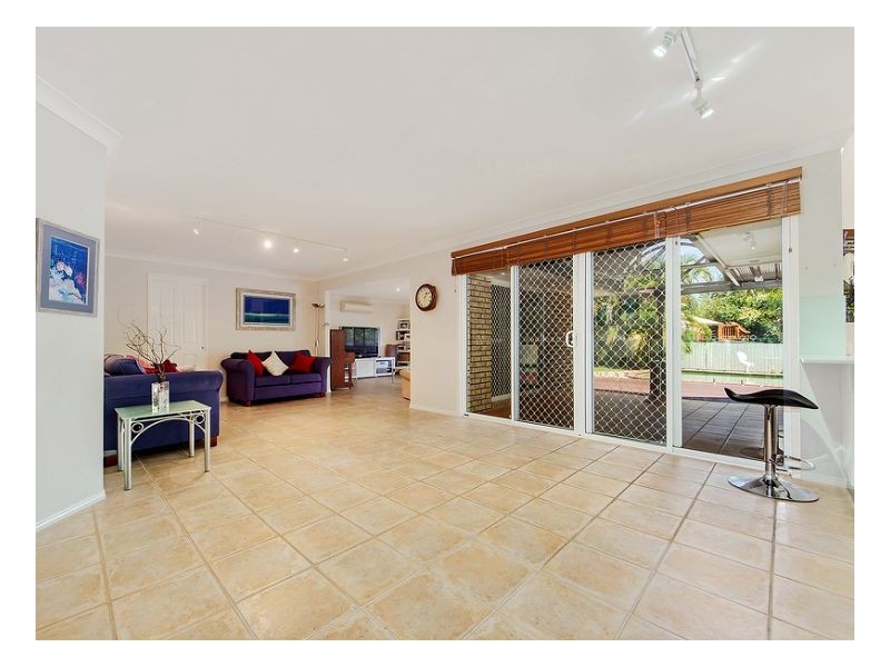 6 Cascade Close, Riverhills QLD 4074