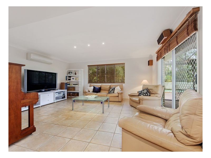 6 Cascade Close, Riverhills QLD 4074