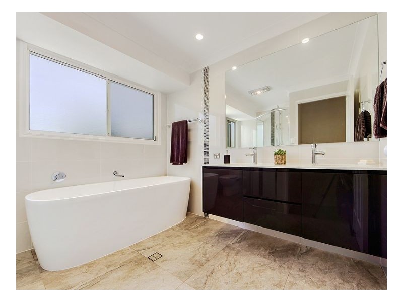 6 Cascade Close, Riverhills QLD 4074