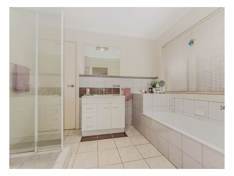 78 Oldfield Rd, Sinnamon Park QLD 4073