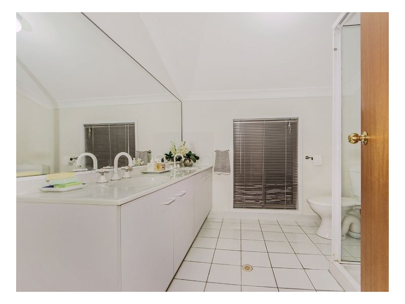 Mount Ommaney QLD 4074