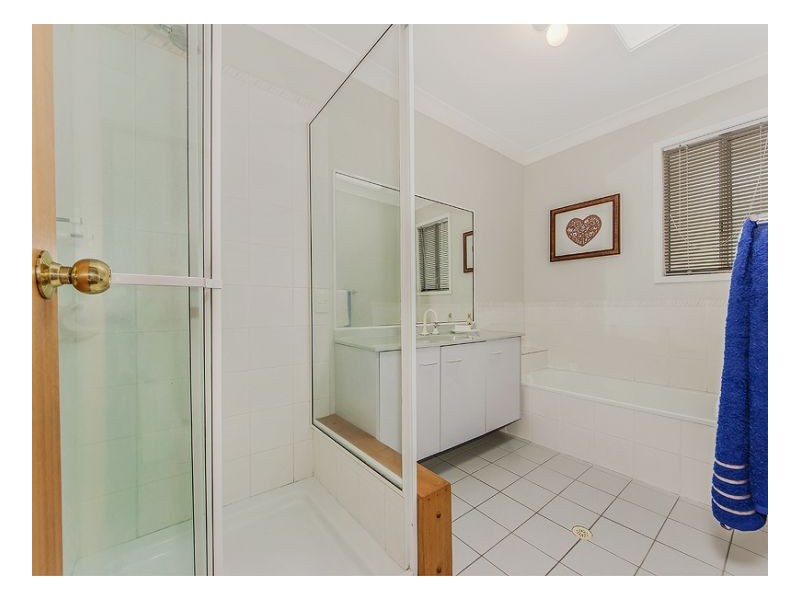 Mount Ommaney QLD 4074